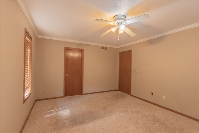5520 Antler Dr, Cedar Rapids, IA 52411