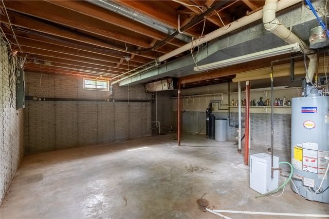 5520 Antler Dr, Cedar Rapids, IA 52411