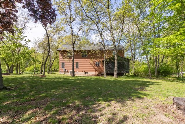 5520 Antler Dr, Cedar Rapids, IA 52411