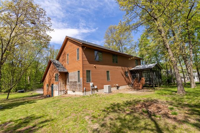 5520 Antler Dr, Cedar Rapids, IA 52411