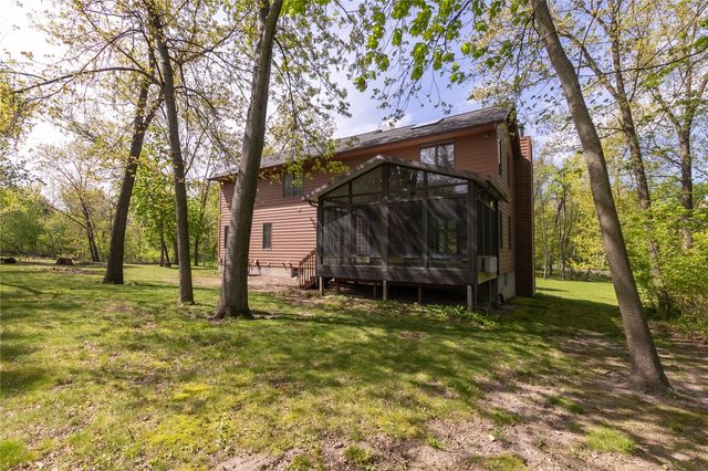 5520 Antler Dr, Cedar Rapids, IA 52411