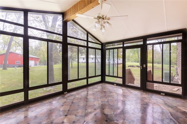5520 Antler Dr, Cedar Rapids, IA 52411