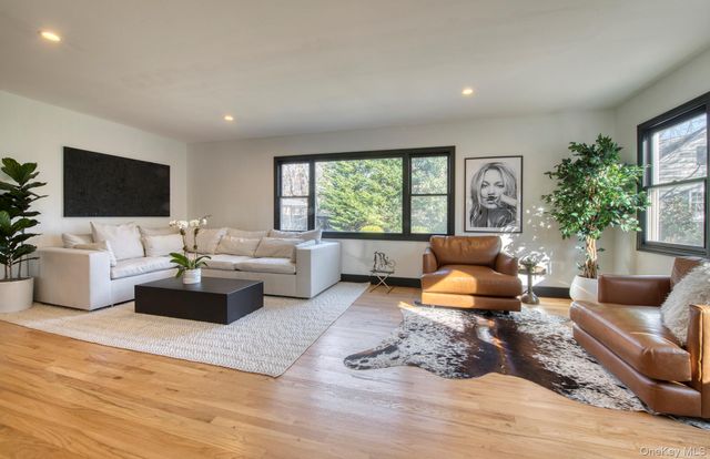 66 Knoll Road, Southampton, NY 11968