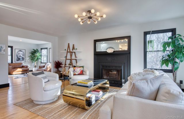 66 Knoll Road, Southampton, NY 11968