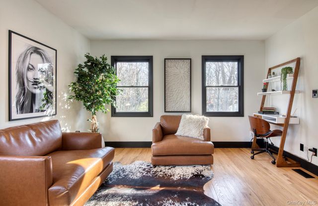 66 Knoll Road, Southampton, NY 11968