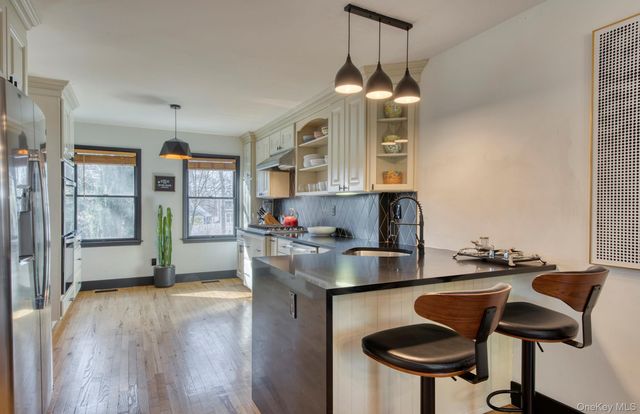 66 Knoll Road, Southampton, NY 11968