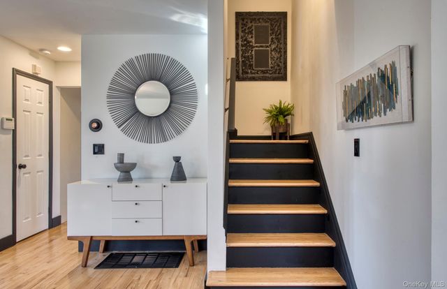 66 Knoll Road, Southampton, NY 11968