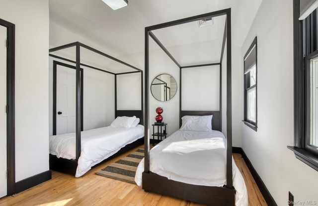 66 Knoll Road, Southampton, NY 11968