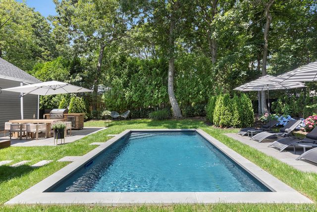 66 Knoll Road, Southampton, NY 11968