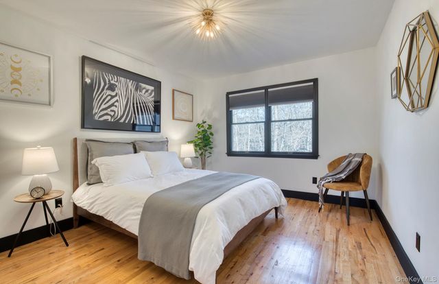 66 Knoll Road, Southampton, NY 11968