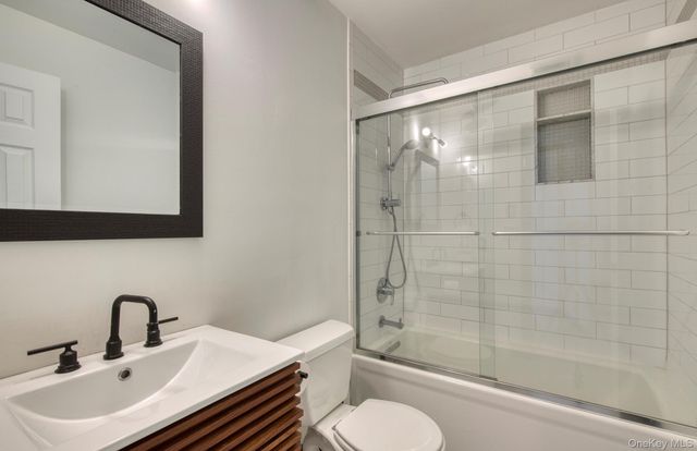 66 Knoll Road, Southampton, NY 11968