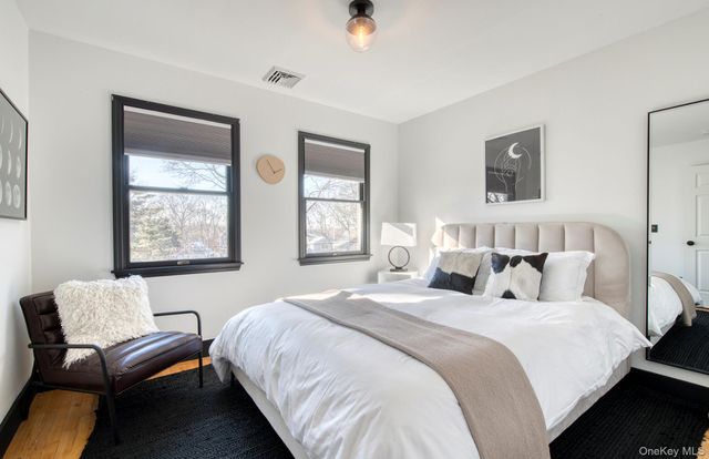 66 Knoll Road, Southampton, NY 11968