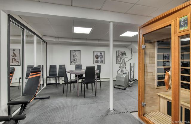 66 Knoll Road, Southampton, NY 11968