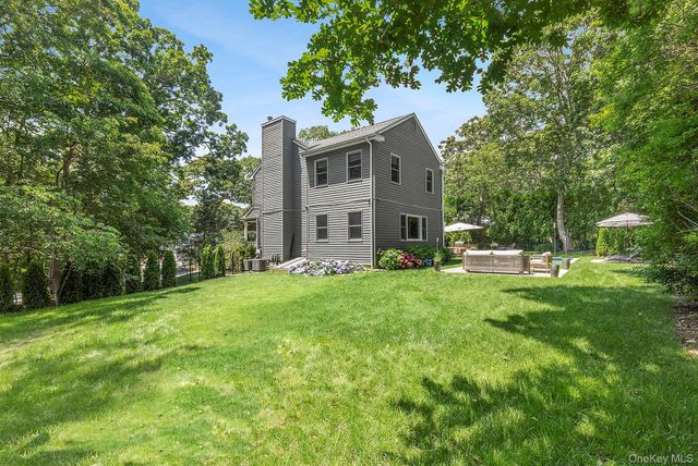 66 Knoll Road, Southampton, NY 11968