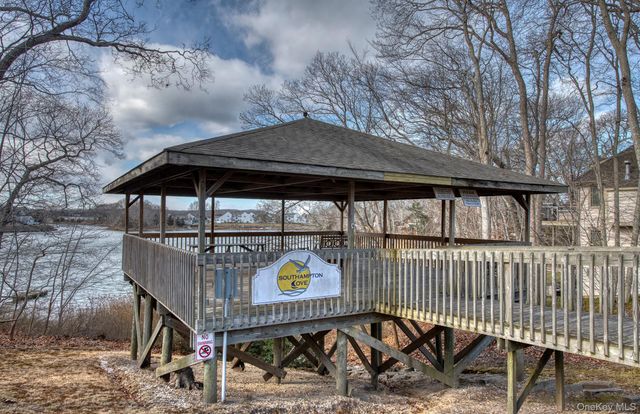 66 Knoll Road, Southampton, NY 11968