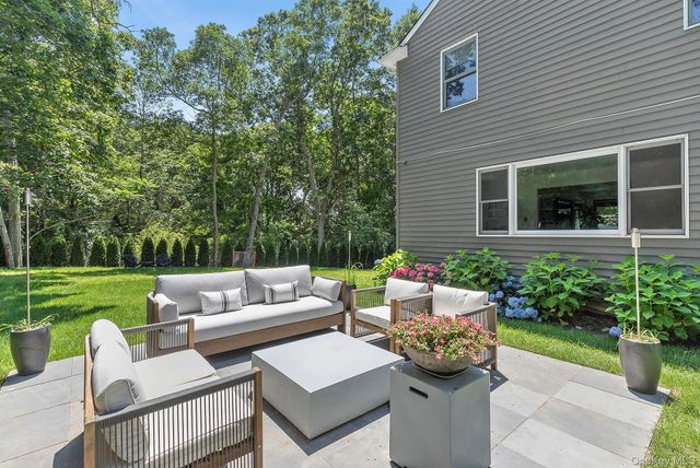 66 Knoll Road, Southampton, NY 11968