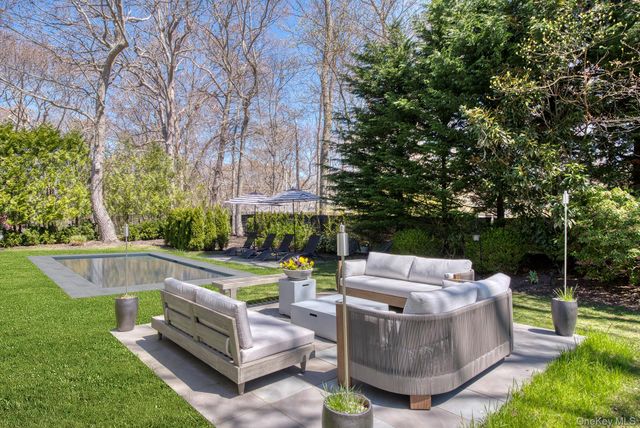 66 Knoll Road, Southampton, NY 11968