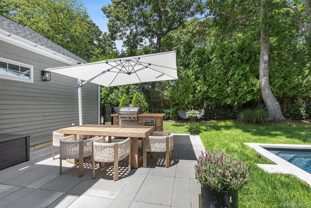 66 Knoll Road, Southampton, NY 11968