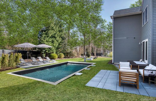 66 Knoll Road, Southampton, NY 11968