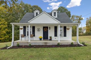 311 Bowling Branch Rd, Cottontown, TN 37048