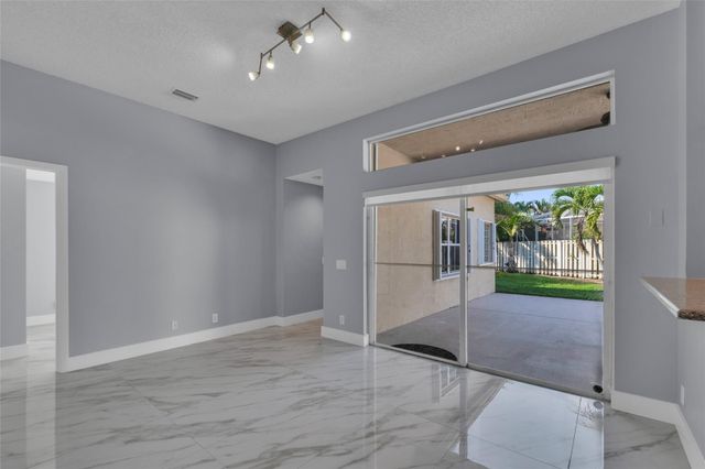 716 Juniper Ln, Weston, FL 33327