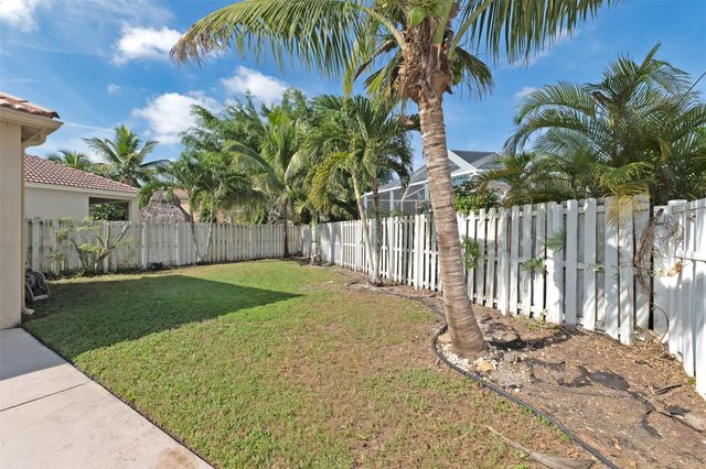716 Juniper Ln, Weston, FL 33327