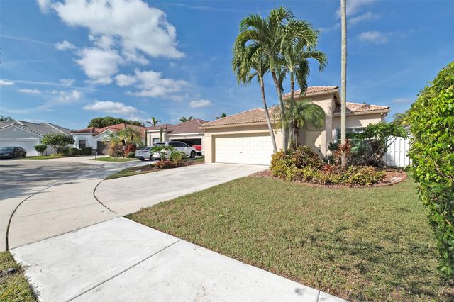 716 Juniper Ln, Weston, FL 33327
