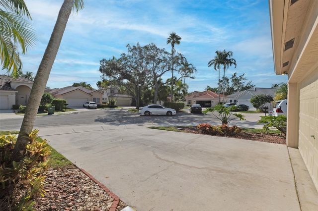 716 Juniper Ln, Weston, FL 33327