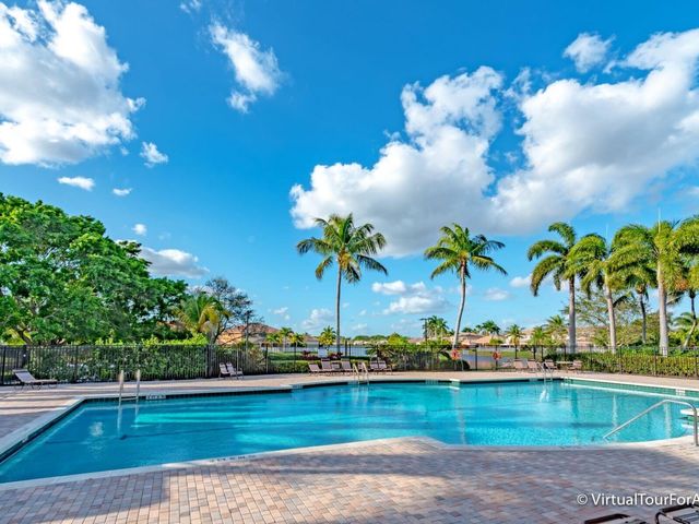 716 Juniper Ln, Weston, FL 33327