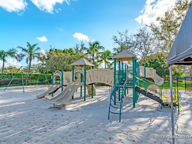 716 Juniper Ln, Weston, FL 33327