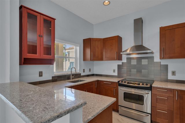 716 Juniper Ln, Weston, FL 33327