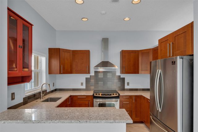 716 Juniper Ln, Weston, FL 33327