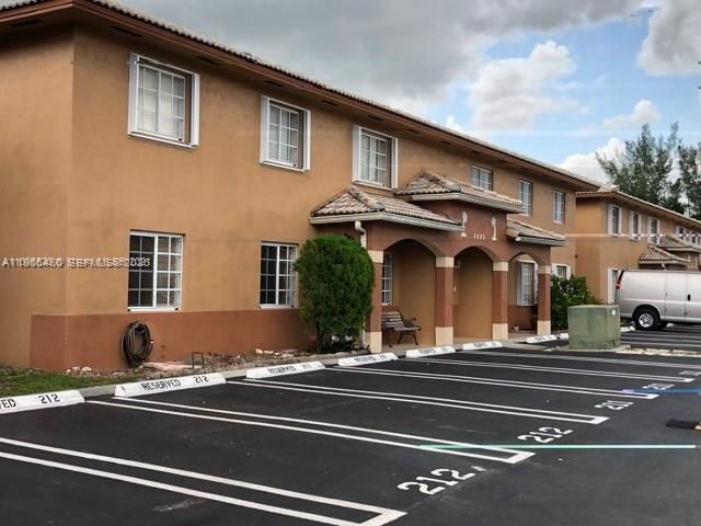 2425 W 76th St 109, Hialeah, FL 33016