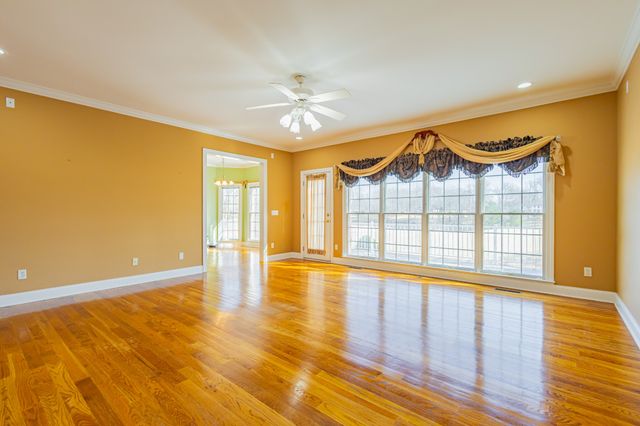 114 Courtside Ln, Tullahoma, TN 37388