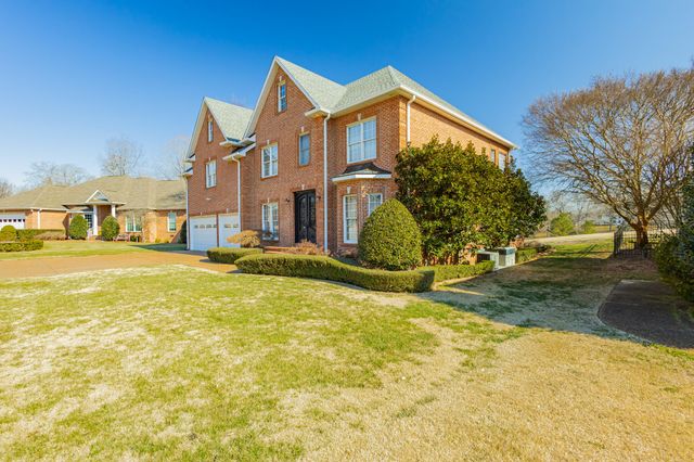 114 Courtside Ln, Tullahoma, TN 37388