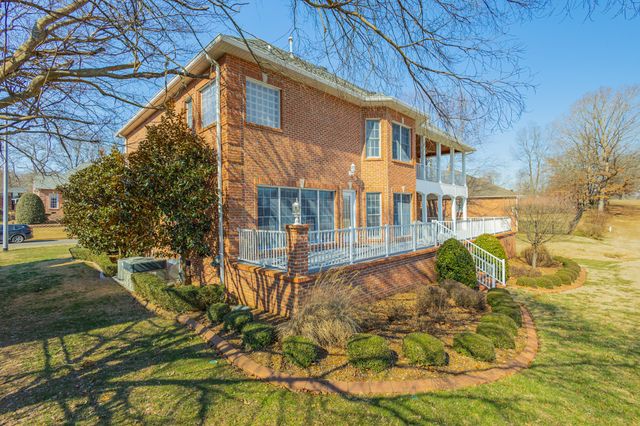 114 Courtside Ln, Tullahoma, TN 37388