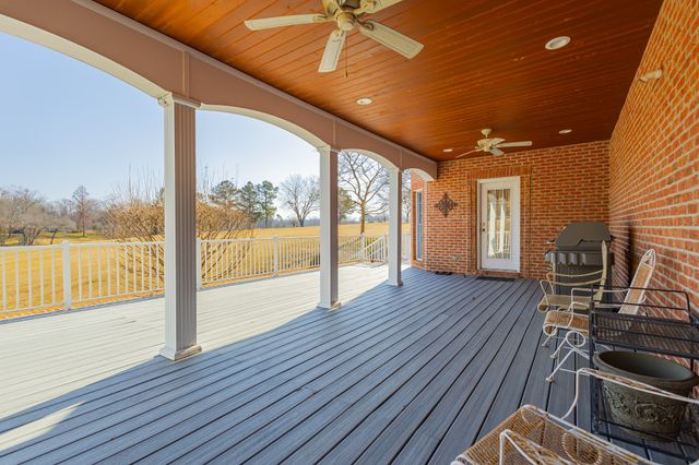 114 Courtside Ln, Tullahoma, TN 37388