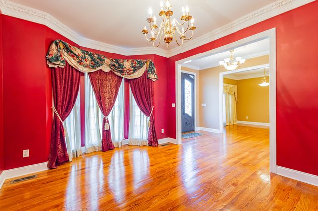 114 Courtside Ln, Tullahoma, TN 37388