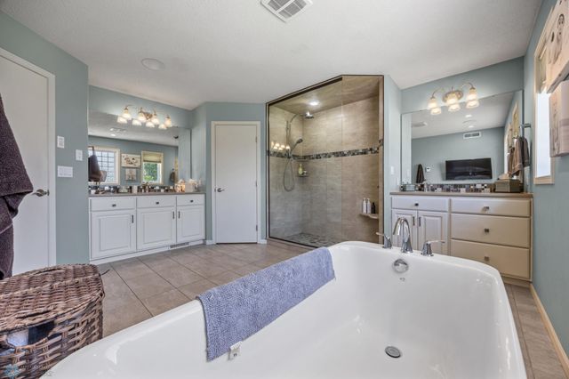 215 51st Avenue E, West Fargo, ND 58078