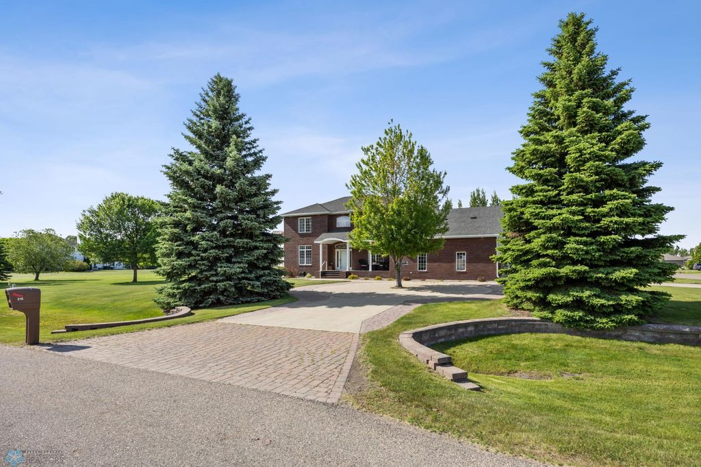 215 51st Avenue E, West Fargo, ND 58078