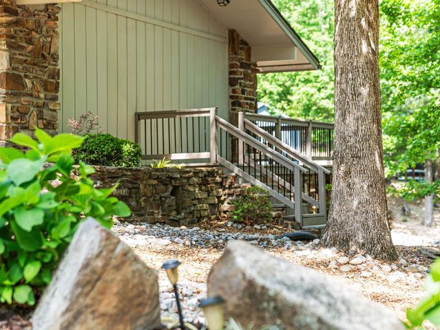 10 Guadalajara Lane, Hot Springs Village, AR 71909