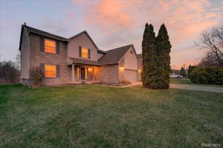 1029 White Trail, Wixom, MI 48393
