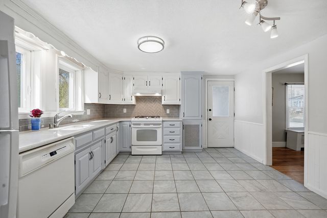 42 Carroll Street, Springfield, MA 01118