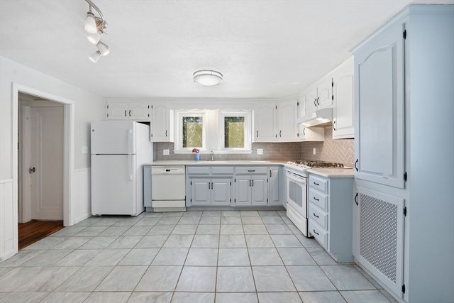 42 Carroll Street, Springfield, MA 01118