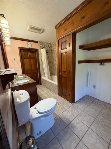 115 Scott Rd, Fitchburg, MA 01420