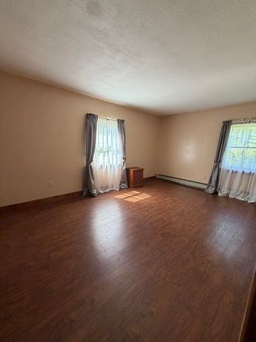 115 Scott Rd, Fitchburg, MA 01420