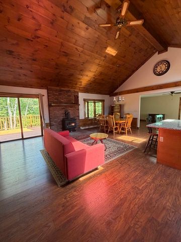 115 Scott Rd, Fitchburg, MA 01420