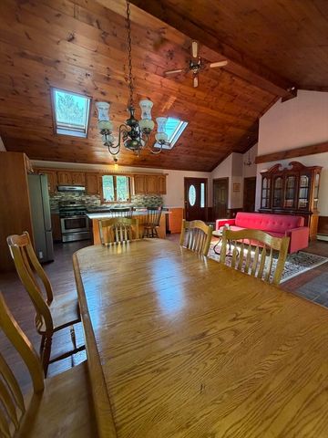 115 Scott Rd, Fitchburg, MA 01420