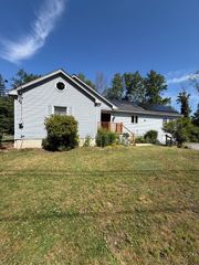 115 Scott Rd, Fitchburg, MA 01420