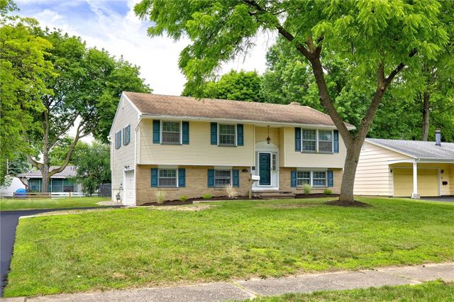 37 Ledgewood Circle, Greece, NY 14615